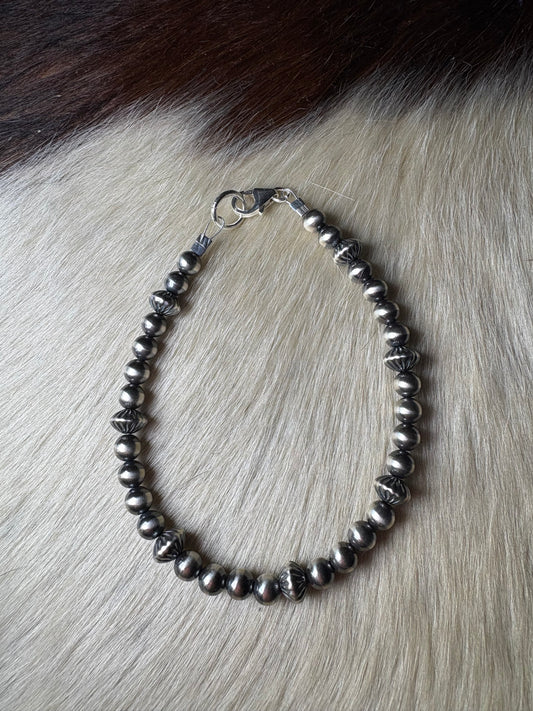 The Lily bracelet